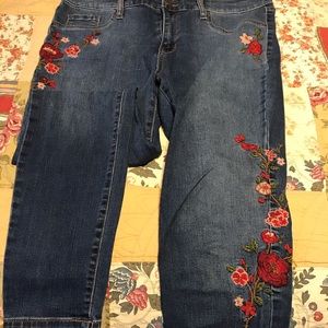 Mossimo Supply Co. Jeans - High rise embroidered jegging Mossimo Supply Co. Jeans - High rise embroidered jegging
